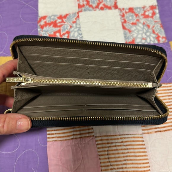 Cuyana - Navy Blue Zip-up pebbled Leather Wallet - Picture 3 of 11